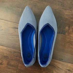 French Blue Pointed-toe Flats SZ 9